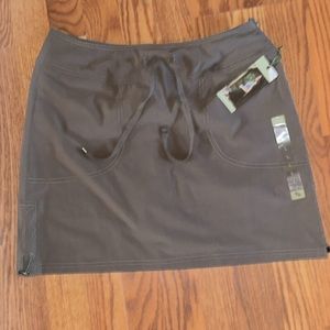 Misses Green Tea Skort Size Large NWT Magenta Fatigue green.